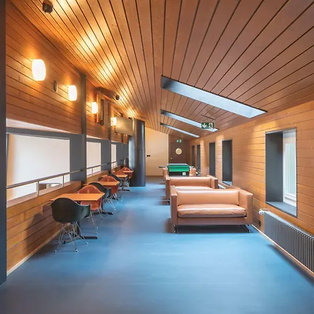 Youth Hostel *