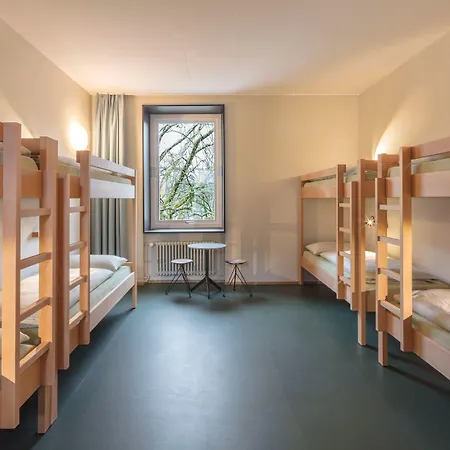 伯尔尼青年旅舍 *