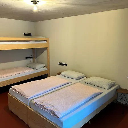 伯尔尼青年旅舍 *