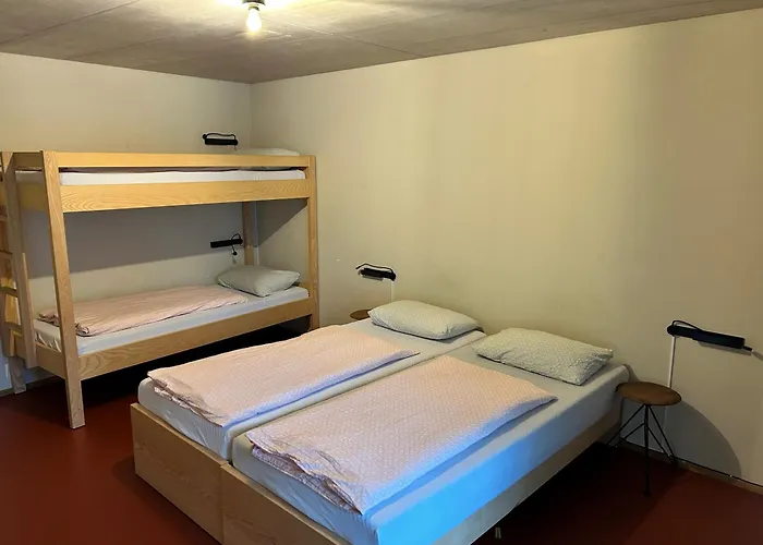 伯尔尼青年旅舍 *