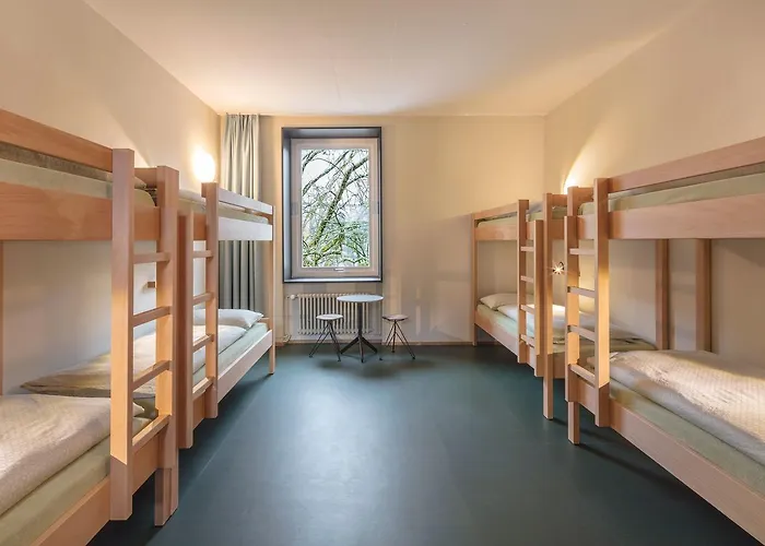 伯尔尼青年旅舍 *